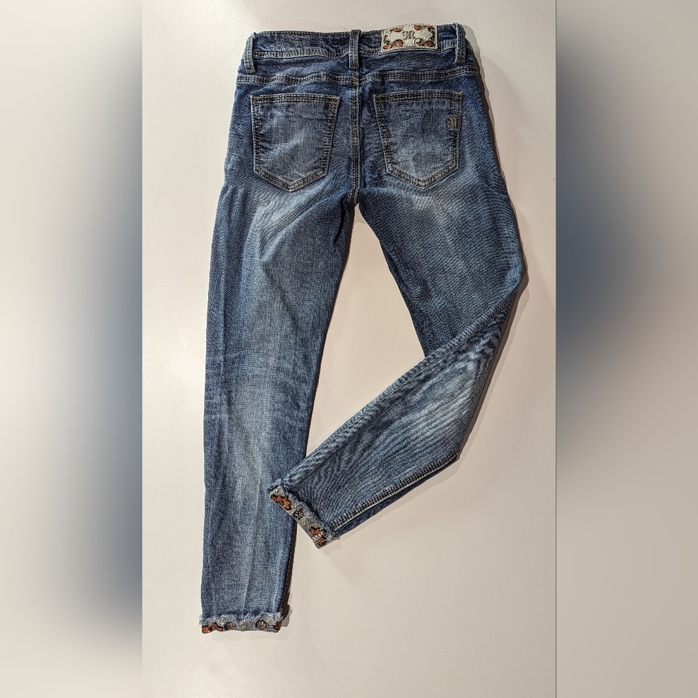 Miss Me Women's Ankle Skinny Medium Wash with Floral Embellishments Size 24